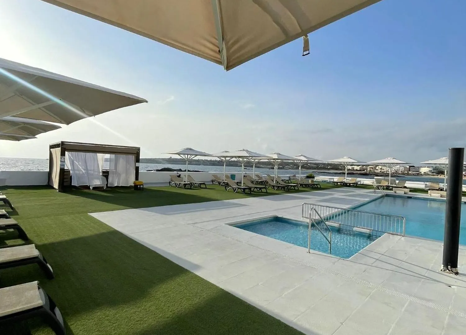 Hotel Roca Bella Es Pujols
