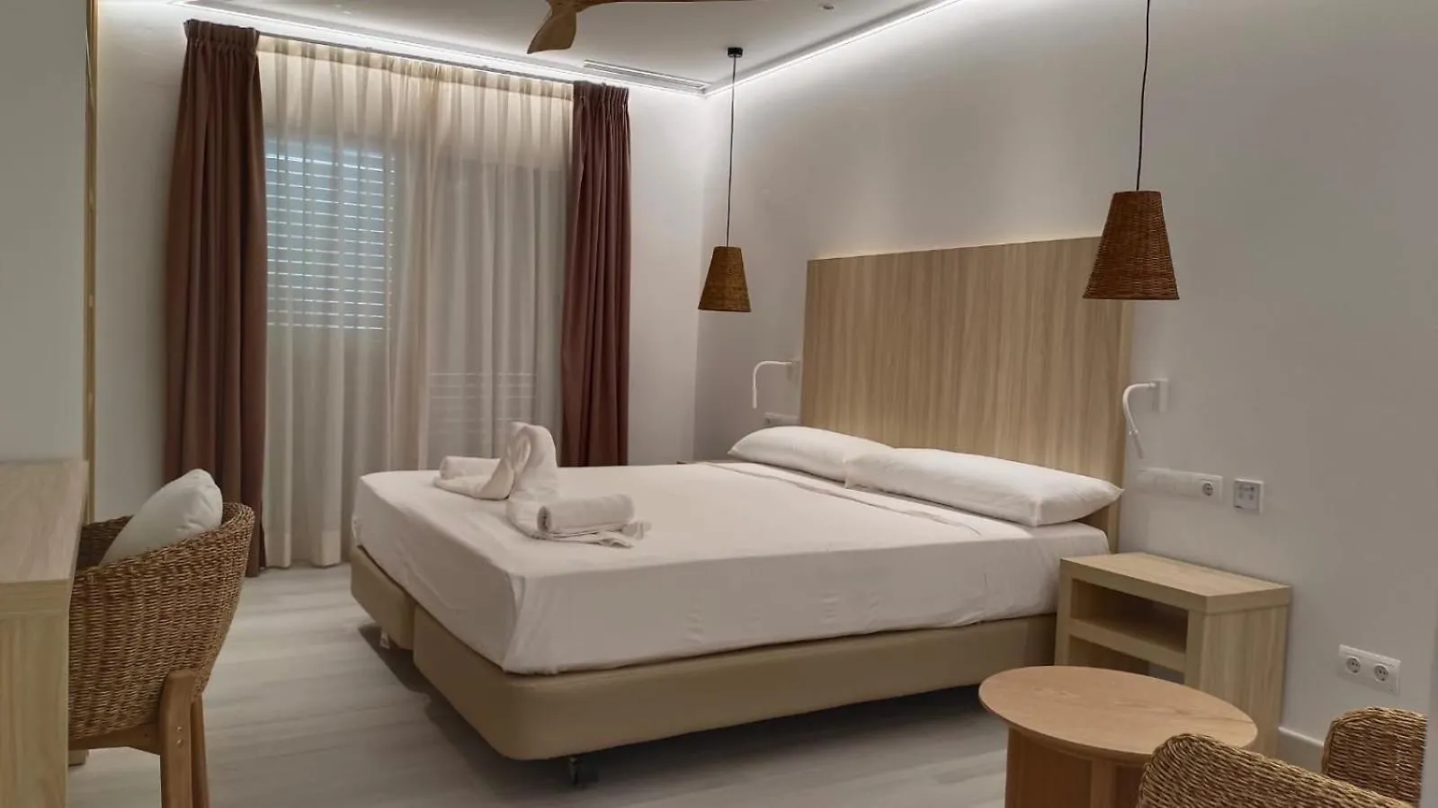 Hotel Roca Bella Es Pujols 0*,